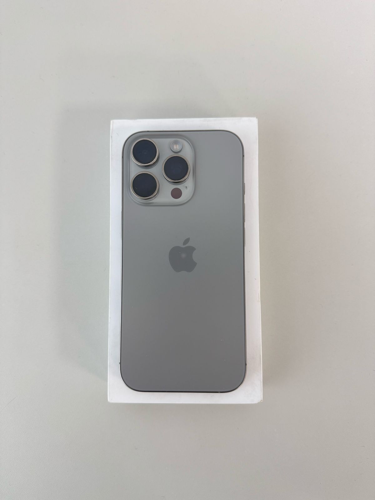 iPhone 16 Pro 256GB Natural - Seminovo